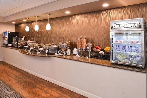 Best Western Plus Peak Vista Inn & Suites image 1